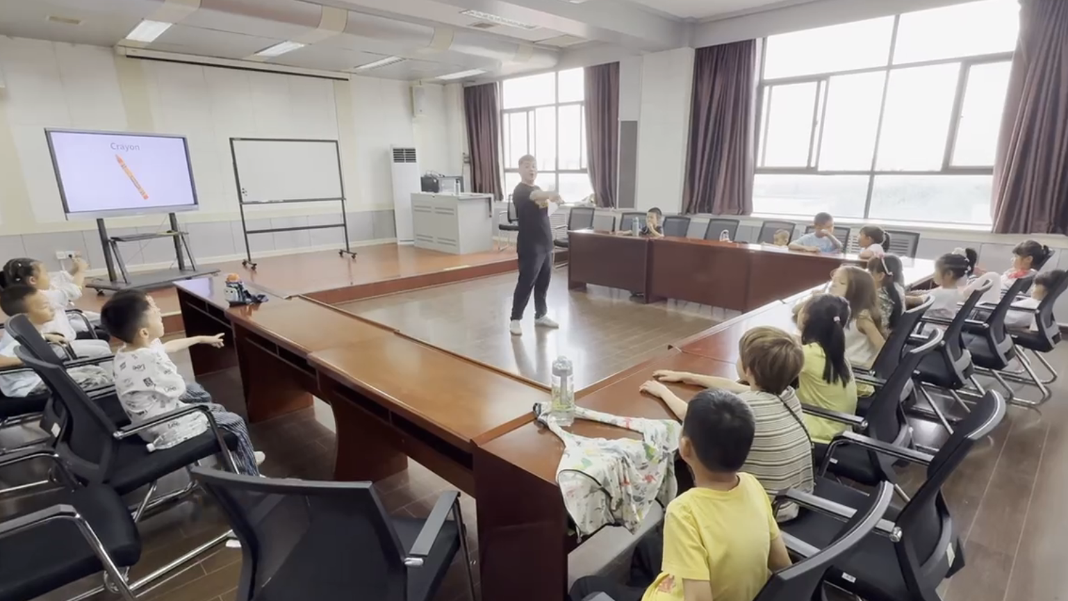 【语言文化学院】举办教职工子女免费英语口语培训班