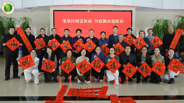 笔墨传情送祝福，丹联飘香迎新春 | “迎春纳福”送春联活动圆满举办