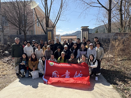 【图书馆部门工会】开展庆“三八”主题参观学习活动